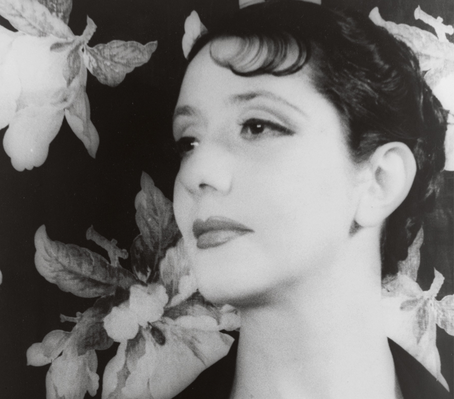 Lynn Fontanne was born on 6 December 1887 in Woodford, London, England.