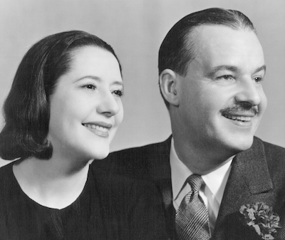 Alfred Lunt with his actress wife, Lynn Fontanne.